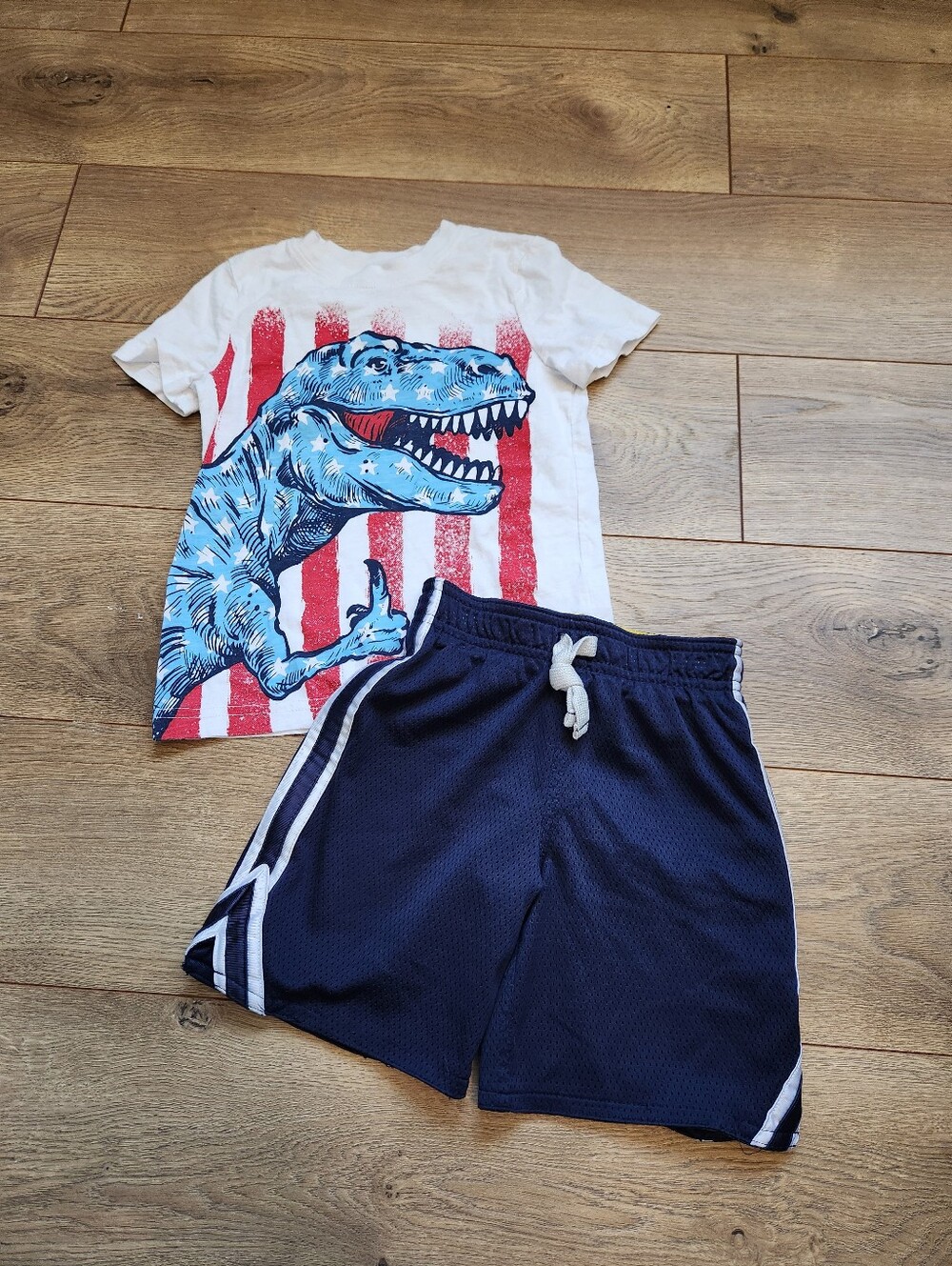 Carter's 3t Boys Patriotic Dinosaur Outfot - Picture 1 of 2